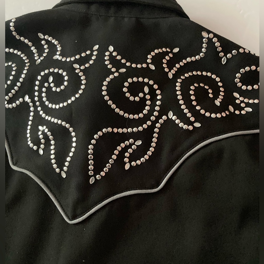 Roper Mens SZ S Black Western long sleeve,silver studded scroll design. - Picture 6 of 11